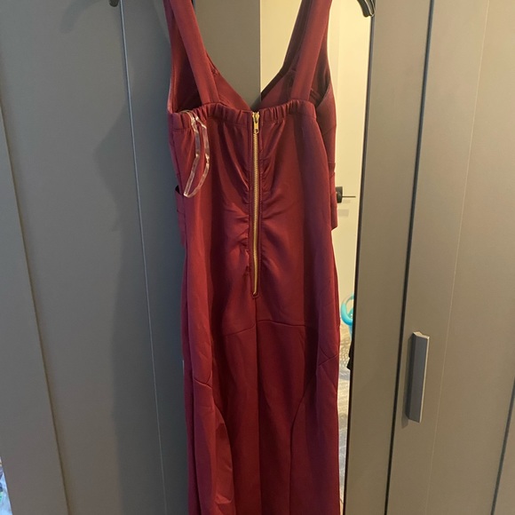 Elegant dress - Picture 2 of 4